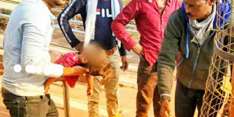 ଭୁବନେଶ୍ୱର ମୋ ବସ ଟର୍ମିନାଲ ରୁ ମୁମୂର୍ଷୁ ଅବସ୍ଥାରେ ଶିଶୁପୁତ୍ର ଉଦ୍ଧାର