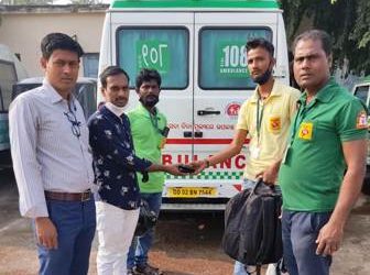 ଦୁର୍ଘଟଣା ଶୀକାର ବ୍ୟକ୍ତିଙ୍କ ୩୨,୫୦୦ଟଙ୍କା ଫେରାଇଲେ ୧୦୮  ଆମ୍ବୁଲାନ୍ସ କର୍ମଚାରୀ