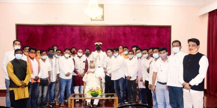 ନିଯୁକ୍ତି ସମସ୍ୟା ନେଇ ରାଜ୍ୟପାଳଙ୍କୁ ଭେଟିଲା – ୟୁଥ୍ ଫର ଆକ୍ସନ