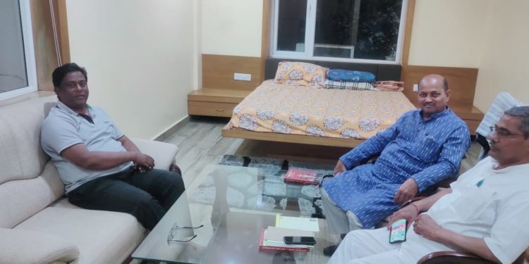 ଶ୍ରୀ ଦାସବର୍ମା ଙ୍କ ସହ ମିଶି ଶ୍ରୀରାମ ମନ୍ଦିର ନିର୍ମାଣ ପାଇଁ ସହଯୋଗ କାମନା କଲେ ପୂର୍ବତନ  ମନ୍ତ୍ରୀ ଶ୍ରୀ  ମନମୋହନ ସାମଲ