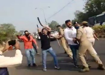 ପେଟ୍ରୋଲ, ଡିଜେଲ ଦରର ଅହେତୁକ ବୃଦ୍ଧି ଏବଂ କଳା କୃଷି ଆଇନ ବିରୁଦ୍ଧରେ କେନ୍ଦ୍ର ମନ୍ତ୍ରୀ ଧର୍ମେନ୍ଦ୍ର ପ୍ରଧାନଙ୍କୁ ଯୁବ କଂଗ୍ରେସର କଳା ପତାକା ପ୍ରଦର୍ଶନ – ଭୁବନେଶ୍ୱର