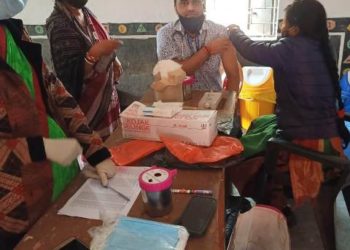 ଅମ୍ଭାଭୋନା ବ୍ଲକ ରେ କୋଭିଡ ଯୋଦ୍ଧା ଙ୍କୁ ଟୀକା କରଣ