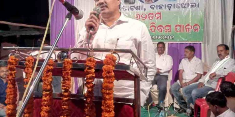 ସମ୍ବିଧାନ ର ବ୍ୟାଖ୍ୟା କରିବା ସହ ମାନସିକତା ଓ ଏକତା ର ମନ୍ତ୍ର ଦେଲେ – ଦଶପଲ୍ଲା ବିଧାୟକ