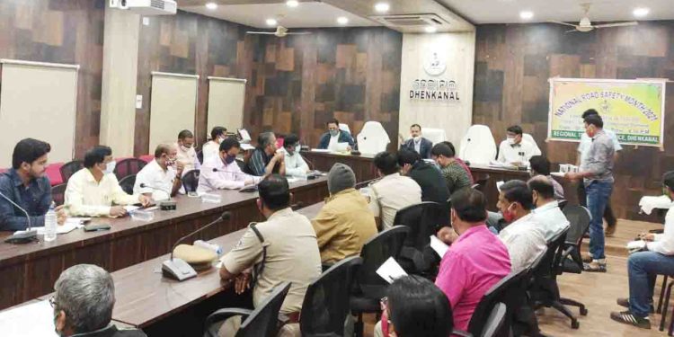 ଜାତୀୟ ସଡ଼କ ସୁରକ୍ଷା ପାଳନ ନିମନ୍ତେ ଜିଲ୍ଲାପାଳଙ୍କ କାର୍ଯ୍ୟାଳୟରେ ପ୍ରସ୍ତୁତି ବୈଠକ ଅନୁଷ୍ଠିତ  – ଢେଙ୍କାନାଳ