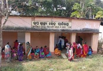 ମୋହନା ବ୍ଲକ ଅନ୍ତର୍ଗତ ପାଣିଗଣ୍ଡା ଉପସ୍ୱାସ୍ଥ୍ୟକେନ୍ଦ୍ର ନାମକୁ ମାତ୍ର ; ବାରଣ୍ଡାରେ ଚିକିତ୍ସା ହେଉଛନ୍ତି ଗର୍ଭବତୀ ମହିଳା 