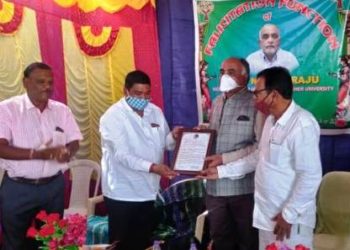 ଶ୍ରୀ ଭେଙ୍କଟେଶ୍ୱର ଉଚ୍ଚ ବିଦ୍ୟାଳୟର ପୁରାତନ ଛାତ୍ର ତଥା ଗଙ୍ଗାଧର ମେହେର ବିଶ୍ବ ବିଦ୍ୟାଳୟର ଉପକୁଳପତିଙ୍କୁ ସମ୍ବର୍ଦ୍ଧନା