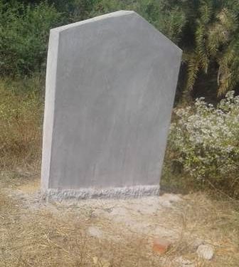 ବିନା ସୂଚନା ଫଳକରେ ମନେରେଗା କାମ।