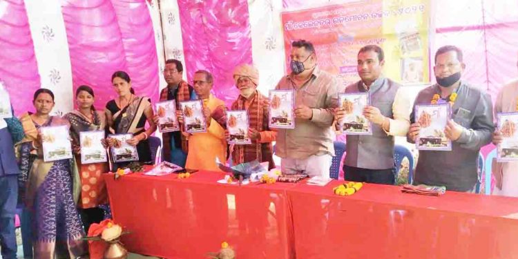 ଅଲେଖ ମହିମା ମଠରେ କଳାହାଣିଁଆ ଭାଷାର ମାଁ କ୍ୟାଲେଣ୍ଡର ଉନ୍ମୋଚିତ।