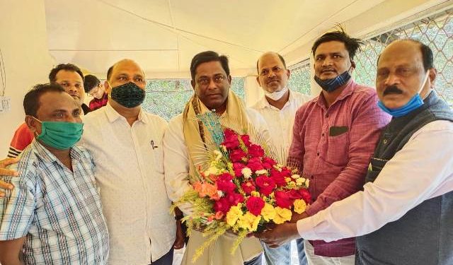 କେନ୍ଦ୍ରାପଡ଼ା ଜିଲ୍ଲା ରାଜନଗର ନିର୍ବାଚନ ମଣ୍ଡଳୀର ମାନ୍ୟବର ବିଧାୟକ ଶ୍ରୀଯୁକ୍ତ ଧ୍ରୁବ ଚରଣ ସାହୁ : ରାଜ୍ୟ ଯୋଜନା ବୋର୍ଡ ଉପାଧ୍ୟକ୍ଷ ସଞ୍ଜୟ କୁମାର ଦାସବର୍ମାଙ୍କୁ ସ୍ଵାଗତ ସମ୍ବର୍ଦ୍ଧନା