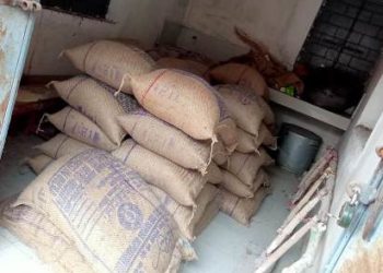 ପଦ୍ମପୁର ବ୍ଲକରେ ମଧ୍ୟାହ୍ନ ଭୋଜନ ଚାଉଳ ଓଜନରେ କମ : ମିଲର୍ସ ଅଫିସର ମାଲେମାଲ ପଦ୍ମପୁର,