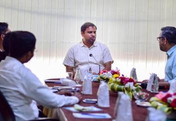 ମନ୍ତ୍ରୀ ତୁଷାରକାନ୍ତି ବେହେରାଙ୍କ ଦ୍ୱାରା କ୍ରୀଡ଼ା; ଇଲେକ୍‌ଟ୍ରୋନିକ୍ସ, ସୂଚନା ଓ ପ୍ରଯୁକ୍ତି ବିଭାଗର ସମୀକ୍ଷା ବୈଠକ