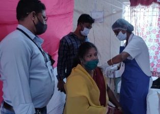 ଟିକା ପାଇଥିବା ଯୋଗୁଁ ଆମେ ଏଣିକି ନିର୍ଭୟରେ ସେବା ଯୋଗାଇ ଦେବାରେ ସକ୍ଷମ ହେବୁ – ସ୍ବାସ୍ଥ୍ୟ ସେବା କର୍ମୀ