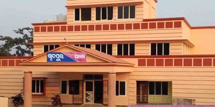 ବେଆଇନ ବର କନିଆଁ ଚିଟ୍ ଫଣ୍ଡ ଏଜେନ୍ସି ଉପରେ : ଚାନ୍ଦପୁର ପୋଲିସ ର ଚଢ଼ାଉ – ୨ ଅଟକ