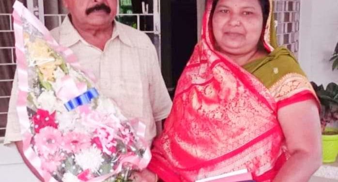 ସମିତି ସଭ୍ୟା ଶ୍ରୀମତୀ ମମତା ରାଣୀ ଧଳ ; ବିଜୟୀ ହେବା ପରେ ବିଧାୟକ ଶଶୀଭୂଷଣ ବେହେରାଙ୍କୁ ଭେଟି ଧନ୍ୟବାଦ୍ ଦେଇଥିଲେ