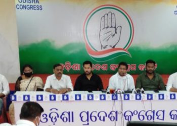 ସମସ୍ତ ଜିଲ୍ଲାର ପେଟ୍ରୋଲ ପମ୍ପରୁ ହୋର୍ଡିଂ ଖୋଲିବ ଯୁବ କଂଗ୍ରେସ ହୋଲ୍ଡିଂ ଟ୍ୟାକ୍ସ ଆଦାୟ ନାଁରେ ଜୁଲମ ବନ୍ଦ କରିବାକୁ ୭ ଦିନର ମହଲତ ଦେଲା ଯୁବ କଂଗ୍ରେସ