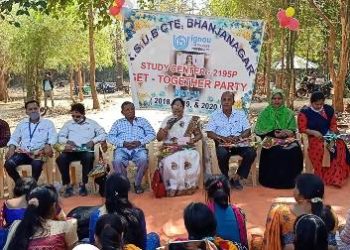 “ଗୁରୁଙ୍କୁ ନ ମଣିବ ନର, ଗୁରୁ ହିଁ ସାକ୍ଷାତ ଈଶ୍ୱର” – ସମାଜର ସର୍ବୋର୍ଦ୍ଧ୍ୱରେ ଗୁରୁଙ୍କ ସ୍ଥାନ