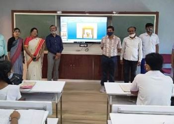 ସ୍ମ୍ରାର୍ଟ କ୍ଳାସ ରୁମ ବୁଲି ଦେଖିଲେ ବିଦ୍ୟାଳୟ ରାଜ୍ୟ ପ୍ରକଳ୍ପ ଅଧିକାରୀ