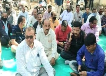ନିଲମ୍ବିତ ଆଦେଶ ପ୍ରତ୍ୟାହାର ଦାବୀ ରେ ଧାରଣା