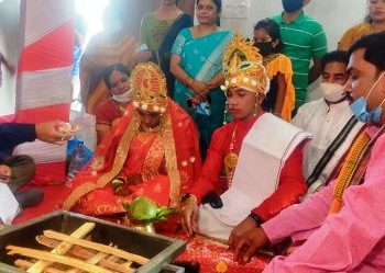 ଏକ ନିଆରା ବାହାଘରରେ କନ୍ୟାଦାନ କଲେ ଜିଲ୍ଲାପାଳ ; ଆଶୀର୍ବାଦ ଦେଲେ ମୁଖ୍ୟମନ୍ତ୍ରୀ