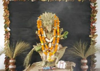 ଧଉଳିରେ ପୂଜା ହେଲେ କୁଶ, କଦଳୀ ପତ୍ର ଓ ନଡ଼ିଆ ପତ୍ରରେ ନିଆରା ସରସ୍ୱତୀ ମୂର୍ତ୍ତି