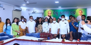 କୋଭିଡ୍ ମହାମାରୀ ସମୟରେ ରକ୍ତ ଅଭାବ ଦୂର କରିବାପାଇଁ ; ମୁଖ୍ୟମନ୍ତ୍ରୀ ଶ୍ରୀଯୁକ୍ତ ନବୀନ ପଟ୍ଟନାୟକଙ୍କ ଆହ୍ୱାନକ୍ରମେ ବିଜୁ ଛାତ୍ର ଜନତା ଦଳ ତରଫରୁ  – ରକ୍ତଦାନ ଶିବିର