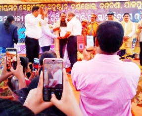 ବ୍ୟଙ୍ଗକବି ଧର୍ମଛଡା ପାଇଲେ “ହାସିକ ଚୂଡ଼ାମଣୀ” ସମ୍ମାନ