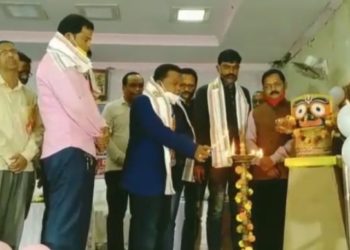 ଢେଙ୍କାନାଳ ଟାଉନହଲ ଠାରେ ଜଷ୍ଟିସ ଫର ହିମାନୁରାଇଟ ଏନଜିଓର କରୋନା ଯୋଦ୍ଧାଙ୍କୁ ସମ୍ମାନୀତ