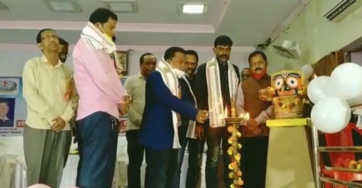 ଢେଙ୍କାନାଳ ଟାଉନହଲ ଠାରେ ଜଷ୍ଟିସ ଫର ହିମାନୁରାଇଟ ଏନଜିଓର କରୋନା ଯୋଦ୍ଧାଙ୍କୁ ସମ୍ମାନୀତ