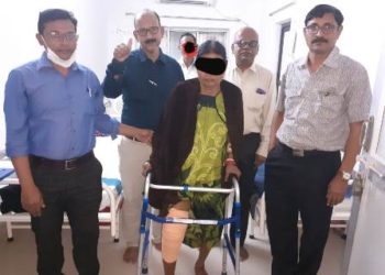 ଖୋର୍ଦ୍ଧା ରୋଡ଼ ରେଲୱେ ଡାକ୍ତରଖାନାରେ ରେଲୱେ ଡାକ୍ତରଙ୍କ ଦ୍ଵାରା ସ°ପୂର୍ଣ୍ଣ ଆଣ୍ଠୁ ପ୍ରତିରୋପଣ ସଫଳ 