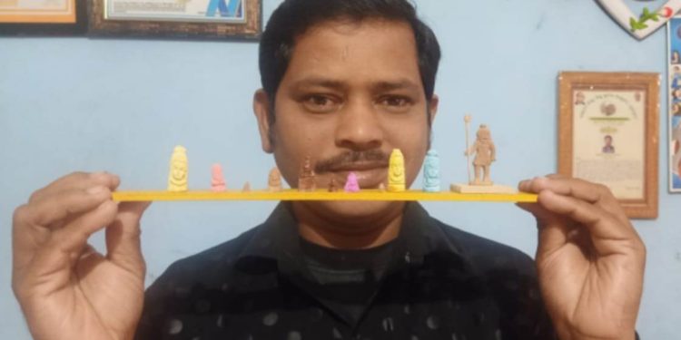 ବିଶ୍ବର ସବୁଠାରୁ ଛୋଟ ଶିବ ମୂର୍ତ୍ତି ତିଆରି କରିଲେ ବାଲୁକାଶିଳ୍ପୀ ସତ୍ୟ