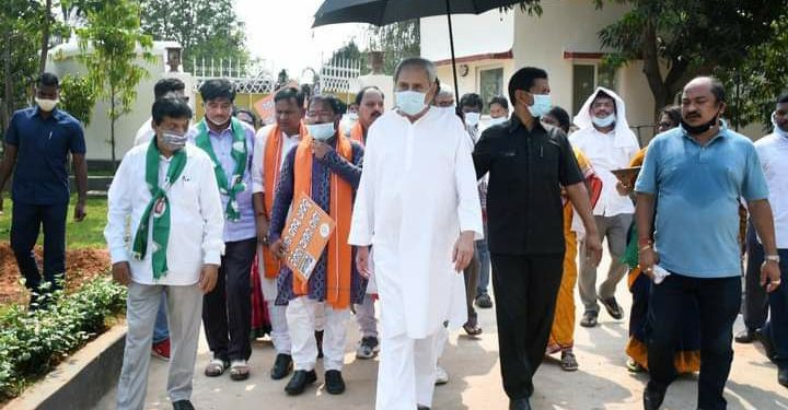 ବିଧାନସଭା ଅଚଳକୁ ନେଇ ନବୀନ ନିବାସ ସମ୍ମୁଖରେ ହାଇଡ୍ରାମା – ବିଜେପି