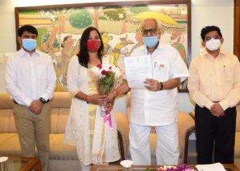 Bhagyasri Sahoo and Silu Nayak felicitated in Rajbhawan