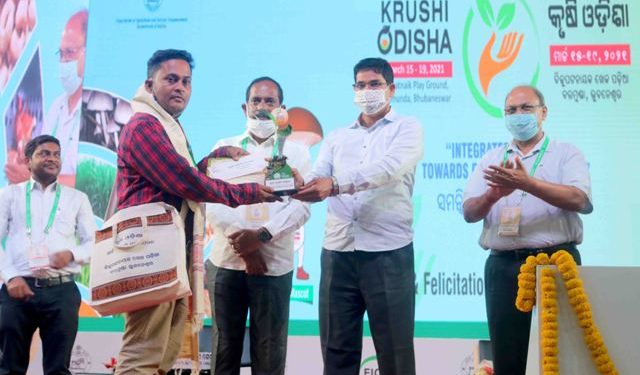 ସମନ୍ୱିତ ଚାଷ ପଦ୍ଧତିକୁ ଆପଣେଇ ପାରିଲେ ତୃଣମୂଳ ସ୍ତରରେ ଚାଷୀମାନେ ଉନ୍ନତି କରିପାରିବେ
