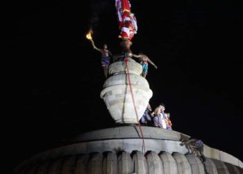 ପବିତ୍ର ମହାଶିବରାତ୍ରି ଅବସରରେ ଶ୍ରୀଲିଙ୍ଗରାଜ ମନ୍ଦିରରେ ମହାଦୀପ ଉଠିଲା –  ନିର୍ଦ୍ଧାରିତ ସମୟର ୧୫ ମିନିଟ ପୂର୍ବରୁ ମହାଦୀପ ଉଠିଲା