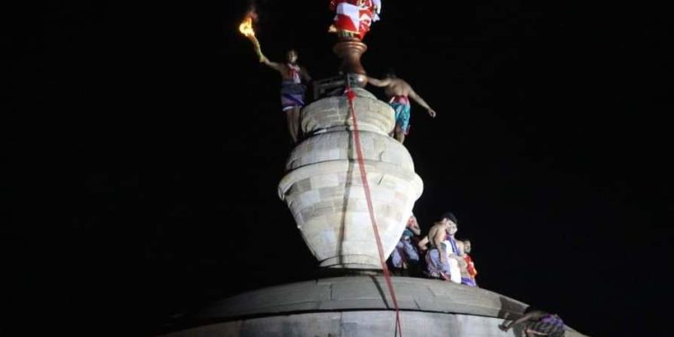 ପବିତ୍ର ମହାଶିବରାତ୍ରି ଅବସରରେ ଶ୍ରୀଲିଙ୍ଗରାଜ ମନ୍ଦିରରେ ମହାଦୀପ ଉଠିଲା –  ନିର୍ଦ୍ଧାରିତ ସମୟର ୧୫ ମିନିଟ ପୂର୍ବରୁ ମହାଦୀପ ଉଠିଲା