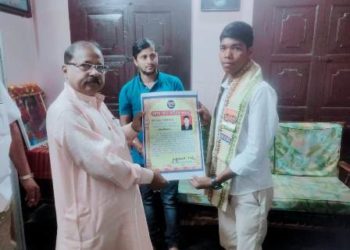 ପ୍ରତିଭାବାନ ଧୀରେନ୍ଦ୍ର ବେହେରା ଙ୍କୁ ପ୍ରତିଭା ଗୀତା ଗୌରବ ସମ୍ମାନ ରେ ସମ୍ମାନିତ କରିଛନ୍ତି  – ମନ୍ତ୍ରୀ ଶ୍ରୀ ରଘୁନନ୍ଦନ ଦାସ