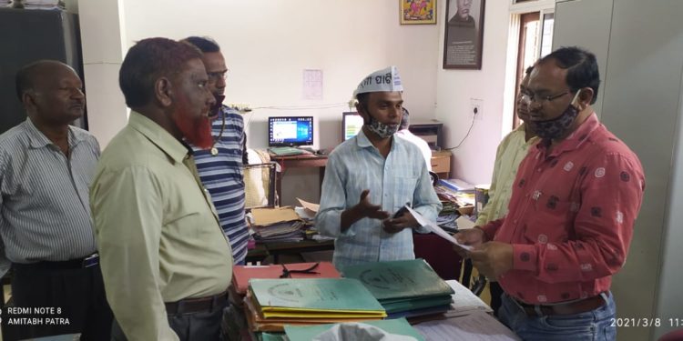 ଘରୋଇ ସ୍କୁଲ ଫି ପ୍ରସଙ୍ଗ ରେ ଛାତ୍ର ଛାତ୍ରୀଙ୍କୁ ବାର୍ଷିକ ପରୀକ୍ଷା ରୁ ବାରଣ କରାନଯାଉ : ଆପ୍