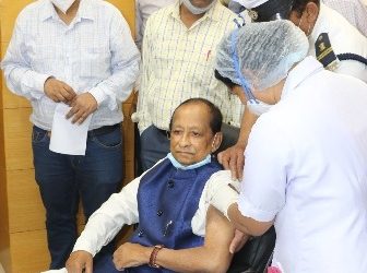 ବିଧାନସଭା ଚିକିତ୍ସାଳୟ ପରିସରରେ ବାଚସ୍ପତି ନେଇଛନ୍ତି କୋଭିଡ୍ ପ୍ରତିଷେଧକ ଟୀକା