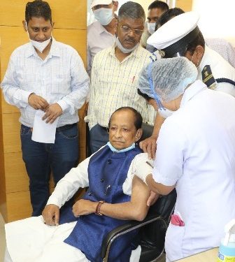 ବିଧାନସଭା ଚିକିତ୍ସାଳୟ ପରିସରରେ ବାଚସ୍ପତି ନେଇଛନ୍ତି କୋଭିଡ୍ ପ୍ରତିଷେଧକ ଟୀକା
