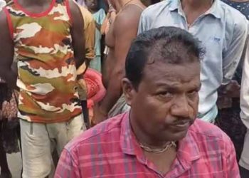 ମନ୍ଦ ଉଦ୍ଦେଶ୍ୟକୁ ସାଧିତ କରିବାକୁ ଉଦ୍ୟମ କଲା ବେଳେ ଧରାପଡ଼ିଥିଲେ ଲୋକଙ୍କ ହାତରେ – ପୁଲିସ୍ ତାଙ୍କୁ ଉଠାଇ ନେଇ ଅଟକ