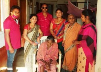 ନିଷ୍ଠା ପରିବାର ଦ୍ୱାରା ଏକ ଅସହାୟ ଅଜଣା ବୃଦ୍ଧା ଉଦ୍ଧାର