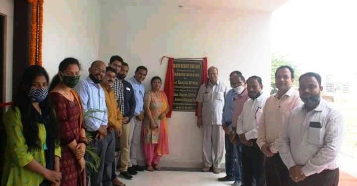 ସମ୍ବଲପୁର ବିଶ୍ୱବିଦ୍ୟାଳୟ ର କୂଳପତିଙ୍କ ବିକାଶ ଗ୍ରୁପ୍ ପରିଦର୍ଶନ ବିକାଶ ଡିଗ୍ରୀ କଲେଜ ର ନବନିର୍ମିତ ଏକାଡେମିକ୍ ବ୍ଲକ୍ ଉଦ୍‌ଘାଟିତ