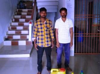 ୩୨ ଲିଟର ଦେଶି ମଦ ଜବତ ; ୨ ଗିରଫ