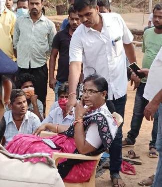 ପୂର୍ବତନ ବିଧାୟିକା ସୁରମା ପାଢ଼ୀ ପହଞ୍ଚିଥିଲେ ଚାନ୍ଦପୁର ଥାନା ରେ