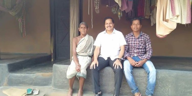 ଚଡେୟାପଲ୍ଲୀ ପଞ୍ଚାୟତ ର ଆଦିବାସୀ ଲୋକ ମାନଙ୍କ ବିଭିନ୍ନ ସମସ୍ୟା ବୁଝିଲେ ଦଶପଲ୍ଲା ବିଧାୟକ