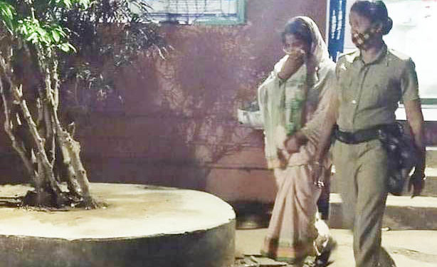 ଜାଲ୍ ନୋଟ୍ କାରବାର କରୁଥିବା ଅଭିଯୋଗରେ ଢେଙ୍କାନାଳ ଜିଲ୍ଲା ହିନ୍ଦୋଳ ପୁଲିସ୍ ଜଣେ ପୂର୍ବତନ ମହିଳା ସରପଞ୍ଚଙ୍କୁ ଗିରଫ କରିଛି