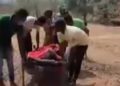 ପୁଣି ଗର୍ଭବତୀ ମହିଳାଙ୍କୁ ଖଟିଆରେ ବୋହି ମାନବିକତା ଦେଖାଇଲେ ୧୦୮ କର୍ମଚାରୀ