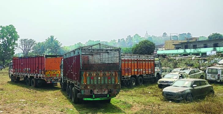 କେବେ ବିକଶିତ ହେବ କୋରାପୁଟ ହକି ଭିତ୍ତିଭୂମି ? ଡମ୍ପିଂ ୟାର୍ଡ ପାଲଟିଛି ‌ହକି ପାଇଁ ଉଦ୍ଦିଷ୍ଟ ପଡ଼ିଆ – ଜବତ ଗାଡ଼ି ରଖୁଛି ପୁଲିସ