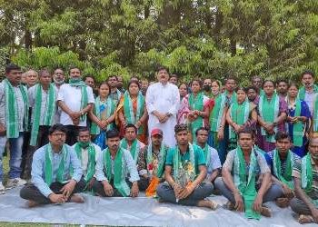 ମାହାଙ୍ଗା ଗ୍ରାମପଞ୍ଚାୟତ ଓ ରାହାଣିଆ ଗ୍ରାମପଞ୍ଚାୟତ ର ବିଜେପି ଓ କଂଗ୍ରେସ ଦଳ ପରିତ୍ୟାଗ କରି; ୧୦୦ ରୁ ଉର୍ଦ୍ଧ କର୍ମୀ ଆନୁଷ୍ଠାନିକ ଭାବେ – ବିଜେଡ଼ି ଦଳରେ ଦେଇଛନ୍ତି