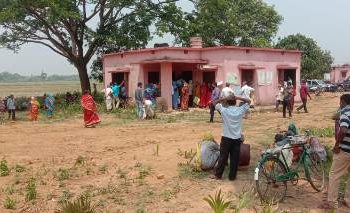 କୋଭିଡ ଟୀକାକରଣ ଶିବିର ରେ ବ୍ୟାପକ ଅବ୍ୟବସ୍ଥା, ଖରା ତାତିରେ ସିଝିଲେ ବୃଦ୍ଧ ବୃଦ୍ଧା – କଟକ ଜିଲ୍ଲା ମାହାଙ୍ଗା ଗୋଷ୍ଠୀ ସ୍ୱାସ୍ଥ୍ୟ କେନ୍ଦ୍ର